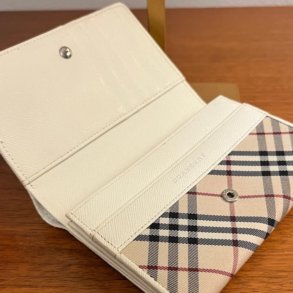 EUC Burberry Nova Check Compact Bifold Wallet